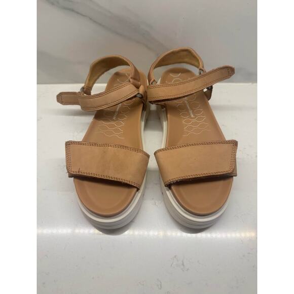 Timberland Women’s Size 7.5 Ray City Ankle Strap Sandal in beige nubuck leather - Picture 3 of 7